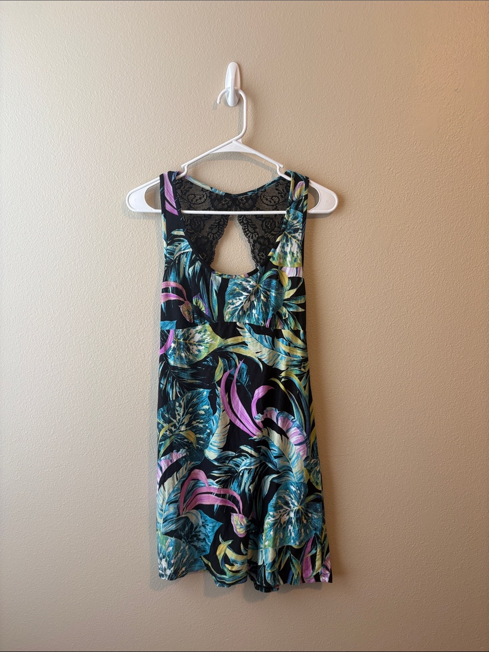 ✨Secret Treasures Tropical 🏝️ Nightie✨